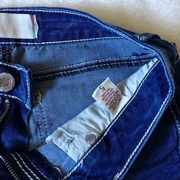 Lace jean shorts size 4/5. - Picture 5 of 5